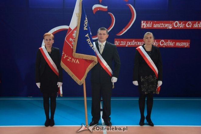 Uroczystość nadania sztandaru i imienia Szkole Podstawowej w Borawem [ZDJĘCIA] - zdjęcie #44 - eOstroleka.pl