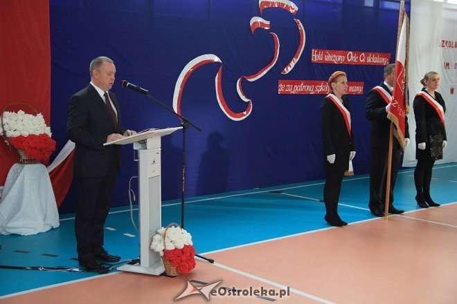 Uroczystość nadania sztandaru i imienia Szkole Podstawowej w Borawem [ZDJĘCIA] - zdjęcie #45 - eOstroleka.pl