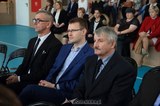 Uroczystość nadania sztandaru i imienia Szkole Podstawowej w Borawem [ZDJĘCIA] - zdjęcie #50 - eOstroleka.pl
