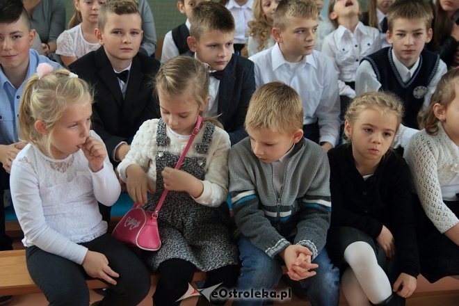 Uroczystość nadania sztandaru i imienia Szkole Podstawowej w Borawem [ZDJĘCIA] - zdjęcie #54 - eOstroleka.pl