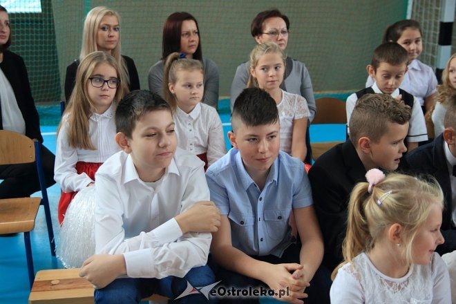 Uroczystość nadania sztandaru i imienia Szkole Podstawowej w Borawem [ZDJĘCIA] - zdjęcie #55 - eOstroleka.pl