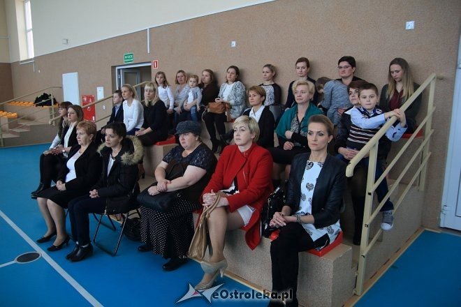 Uroczystość nadania sztandaru i imienia Szkole Podstawowej w Borawem [ZDJĘCIA] - zdjęcie #56 - eOstroleka.pl