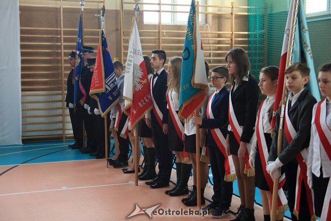 Uroczystość nadania sztandaru i imienia Szkole Podstawowej w Borawem [ZDJĘCIA] - zdjęcie #58 - eOstroleka.pl