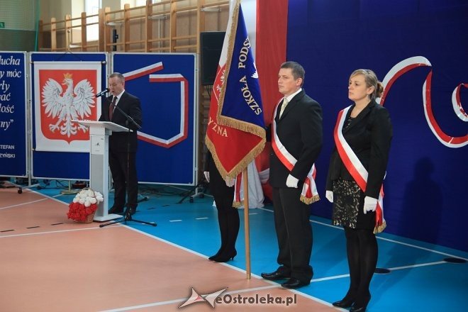 Uroczystość nadania sztandaru i imienia Szkole Podstawowej w Borawem [ZDJĘCIA] - zdjęcie #59 - eOstroleka.pl