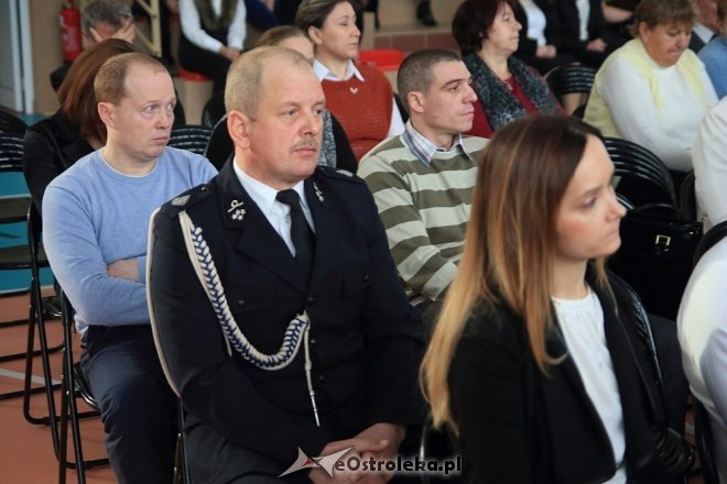 Uroczystość nadania sztandaru i imienia Szkole Podstawowej w Borawem [ZDJĘCIA] - zdjęcie #62 - eOstroleka.pl
