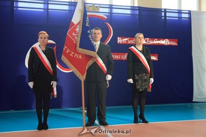 Uroczystość nadania sztandaru i imienia Szkole Podstawowej w Borawem [ZDJĘCIA] - zdjęcie #67 - eOstroleka.pl