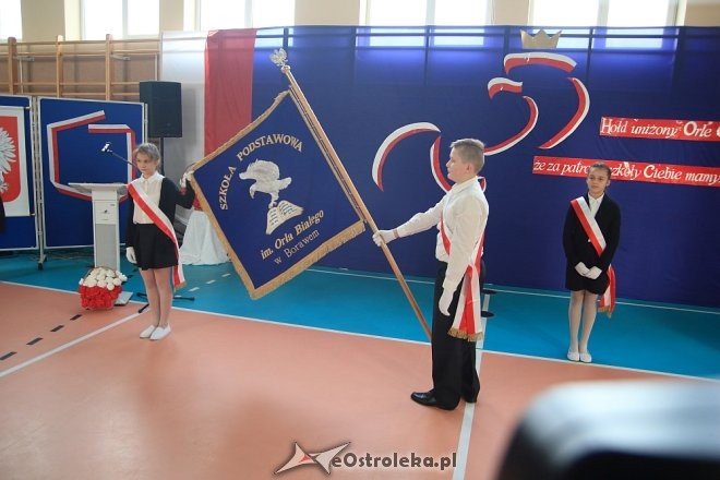 Uroczystość nadania sztandaru i imienia Szkole Podstawowej w Borawem [ZDJĘCIA] - zdjęcie #18 - eOstroleka.pl