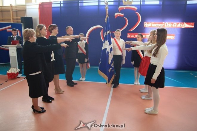 Uroczystość nadania sztandaru i imienia Szkole Podstawowej w Borawem [ZDJĘCIA] - zdjęcie #73 - eOstroleka.pl