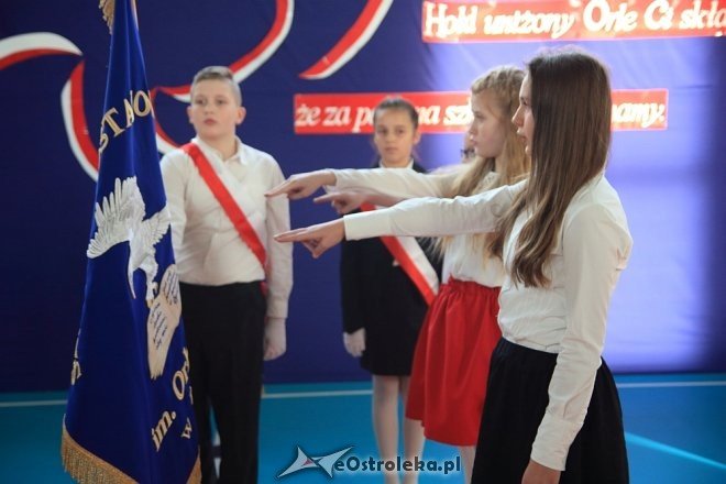 Uroczystość nadania sztandaru i imienia Szkole Podstawowej w Borawem [ZDJĘCIA] - zdjęcie #75 - eOstroleka.pl