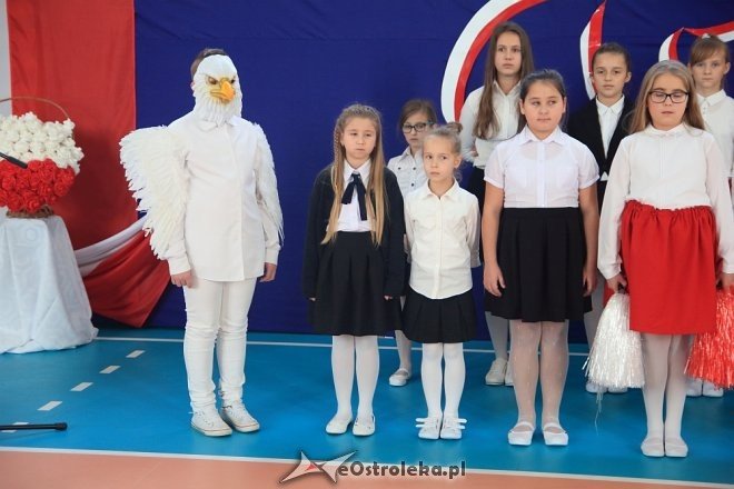 Uroczystość nadania sztandaru i imienia Szkole Podstawowej w Borawem [ZDJĘCIA] - zdjęcie #80 - eOstroleka.pl