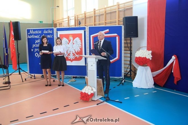 Uroczystość nadania sztandaru i imienia Szkole Podstawowej w Borawem [ZDJĘCIA] - zdjęcie #6 - eOstroleka.pl