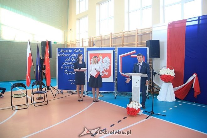 Uroczystość nadania sztandaru i imienia Szkole Podstawowej w Borawem [ZDJĘCIA] - zdjęcie #3 - eOstroleka.pl
