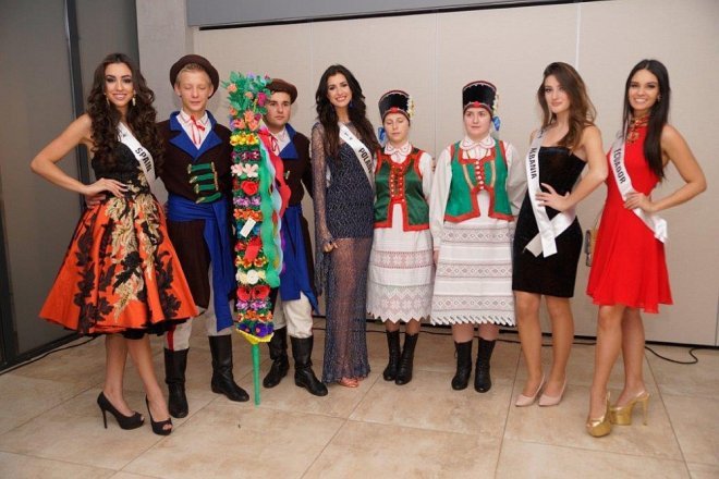 Bigos, pierogi i kurpiowski zespół na zgrupowaniu Miss Supernational 2016 [ZDJĘCIA] - zdjęcie #7 - eOstroleka.pl
