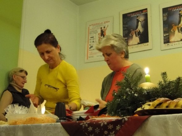 Wigilia w fundacji Pomocna Dłoń (17.12.09) - zdjęcie #25 - eOstroleka.pl