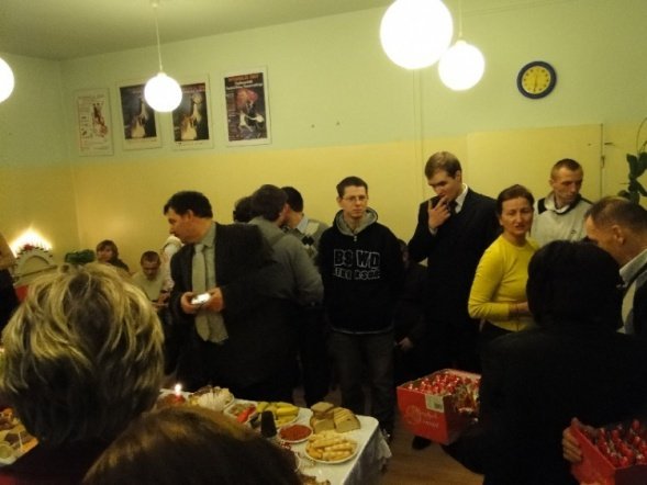 Wigilia w fundacji Pomocna Dłoń (17.12.09) - zdjęcie #19 - eOstroleka.pl