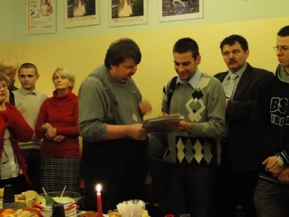 Wigilia w fundacji Pomocna Dłoń (17.12.09) - zdjęcie #15 - eOstroleka.pl