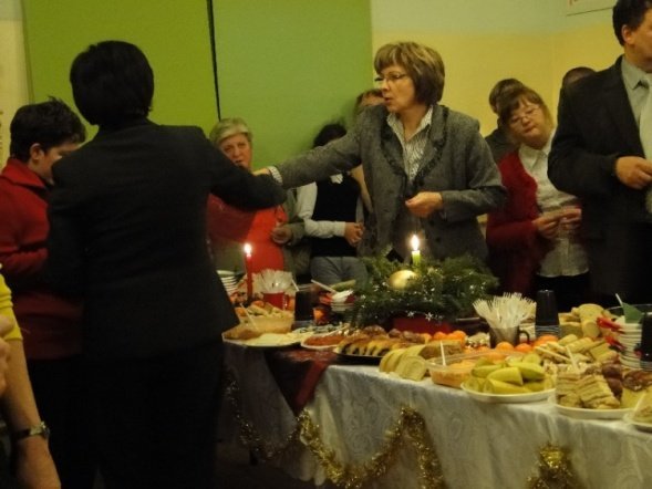 Wigilia w fundacji Pomocna Dłoń (17.12.09) - zdjęcie #10 - eOstroleka.pl