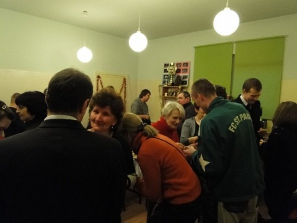 Wigilia w fundacji Pomocna Dłoń (17.12.09) - zdjęcie #2 - eOstroleka.pl