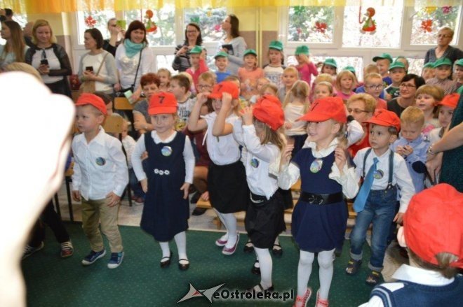 Pasowanie na przedszkolaka w „Tęczowej Krainie” [ZDJĘCIA] - zdjęcie #12 - eOstroleka.pl