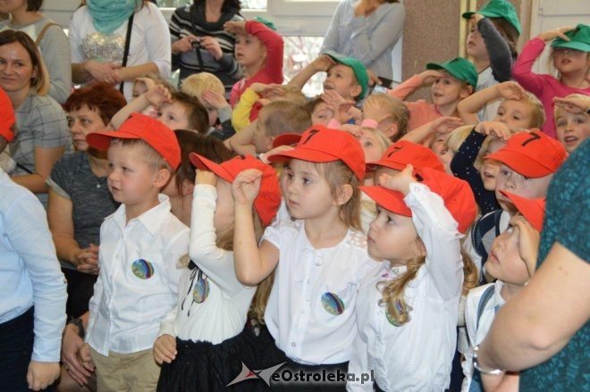Pasowanie na przedszkolaka w „Tęczowej Krainie” [ZDJĘCIA] - zdjęcie #13 - eOstroleka.pl