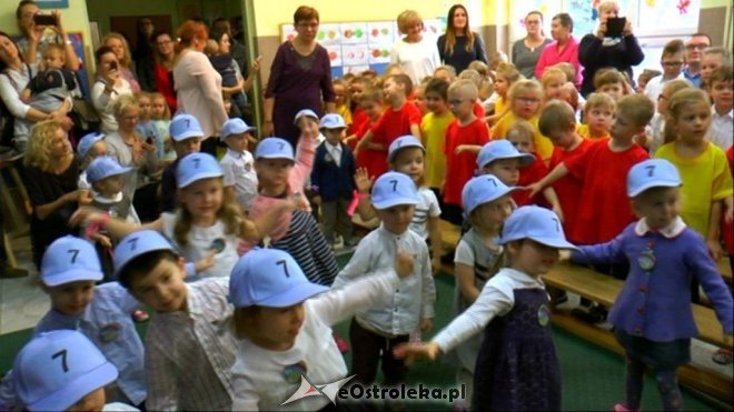 Pasowanie na przedszkolaka w „Tęczowej Krainie” [ZDJĘCIA] - zdjęcie #14 - eOstroleka.pl
