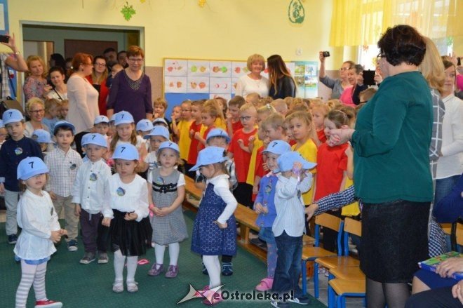 Pasowanie na przedszkolaka w „Tęczowej Krainie” [ZDJĘCIA] - zdjęcie #15 - eOstroleka.pl