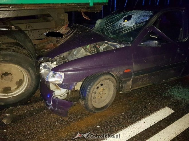 Wjechał fordem pod ciężarowego mercedesa [ZDJĘCIA] - zdjęcie #10 - eOstroleka.pl