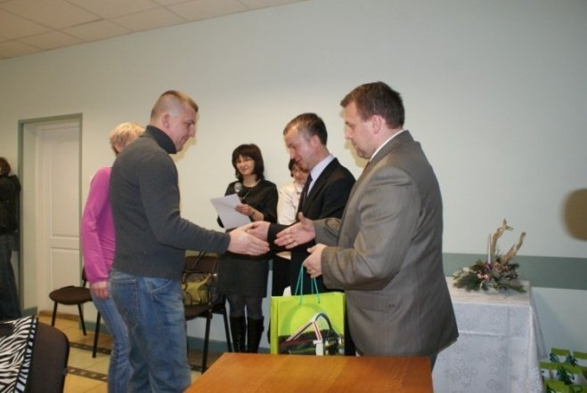 Wręcznie kluczy do bowego bloku OTBS (18.12.09) - zdjęcie #1 - eOstroleka.pl