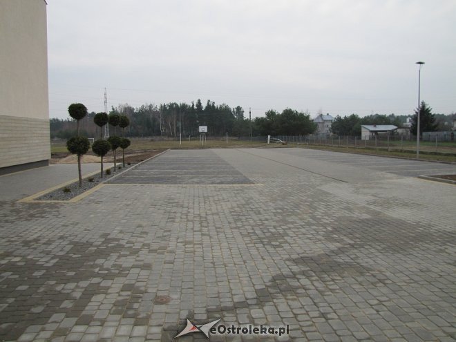 Nowy parking przy Szkole Podstawowej w Rzekuniu [ZDJĘCIA] - zdjęcie #2 - eOstroleka.pl