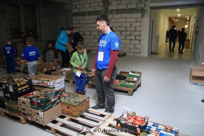 Ostrołęka żyje wolontariatem! Trwa Świąteczna Zbiórka Żywności [26.11.2016] - zdjęcie #63 - eOstroleka.pl