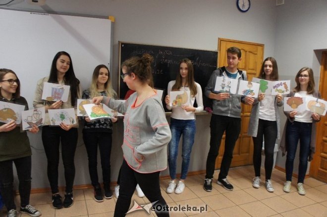 Ostrołęka: O Święcie Dziękczynienia w I Liceum Ogólnokształcącym [ZDJĘCIA] - zdjęcie #6 - eOstroleka.pl