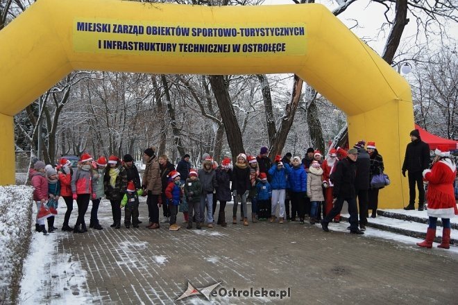 Rodzinny Bieg Mikołajkowy w Ostrołęce [04.12.2016] - zdjęcie #40 - eOstroleka.pl