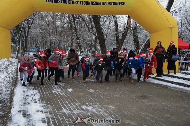 Rodzinny Bieg Mikołajkowy w Ostrołęce [04.12.2016] - zdjęcie #39 - eOstroleka.pl