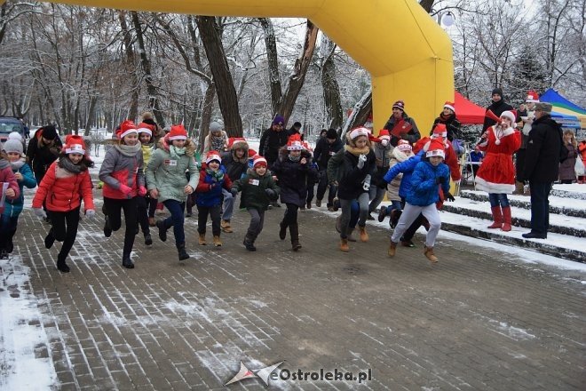 Rodzinny Bieg Mikołajkowy w Ostrołęce [04.12.2016] - zdjęcie #38 - eOstroleka.pl