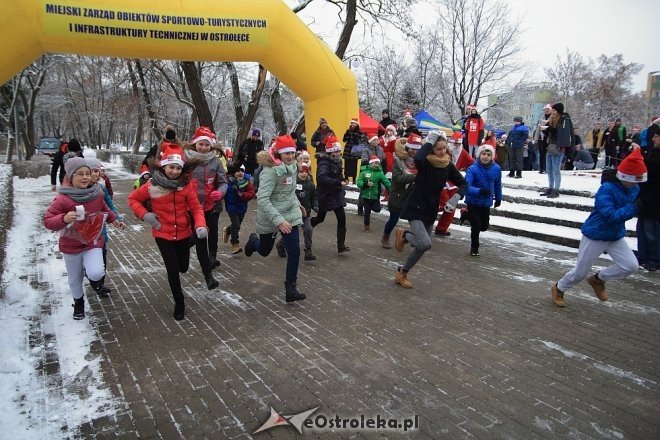 Rodzinny Bieg Mikołajkowy w Ostrołęce [04.12.2016] - zdjęcie #37 - eOstroleka.pl