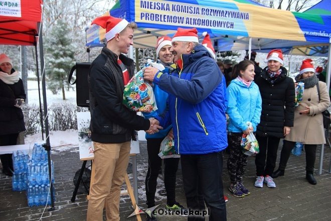 Rodzinny Bieg Mikołajkowy w Ostrołęce [04.12.2016] - zdjęcie #141 - eOstroleka.pl