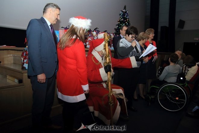 Mikołajkowe spotkanie stowarzyszenia Pomocna Dłoń [04.12.2016] - zdjęcie #64 - eOstroleka.pl