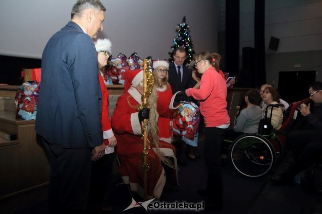 Mikołajkowe spotkanie stowarzyszenia Pomocna Dłoń [04.12.2016] - zdjęcie #38 - eOstroleka.pl