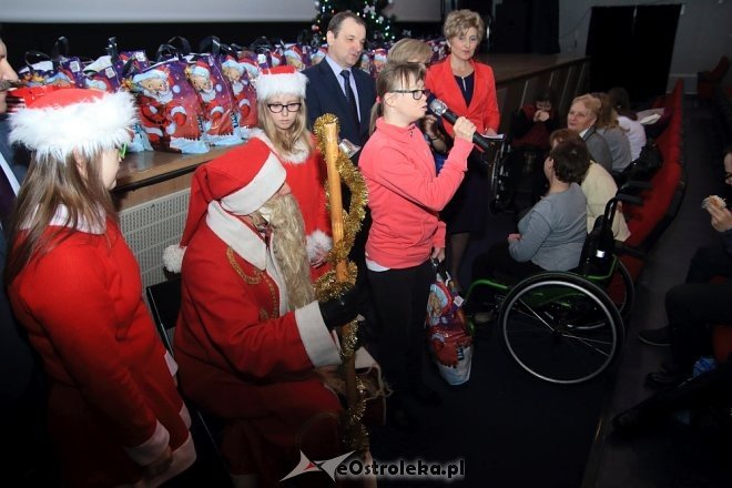 Mikołajkowe spotkanie stowarzyszenia Pomocna Dłoń [04.12.2016] - zdjęcie #36 - eOstroleka.pl