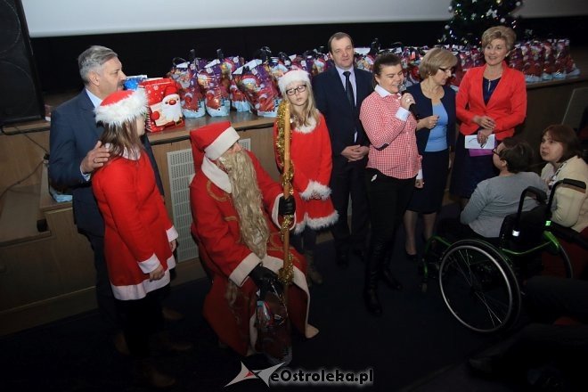 Mikołajkowe spotkanie stowarzyszenia Pomocna Dłoń [04.12.2016] - zdjęcie #31 - eOstroleka.pl