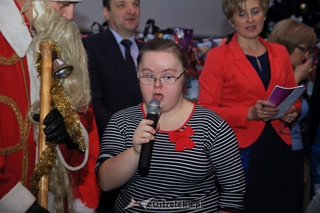 Mikołajkowe spotkanie stowarzyszenia Pomocna Dłoń [04.12.2016] - zdjęcie #16 - eOstroleka.pl