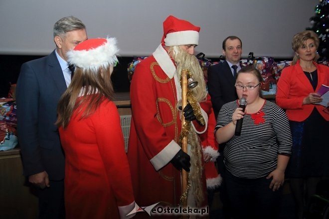 Mikołajkowe spotkanie stowarzyszenia Pomocna Dłoń [04.12.2016] - zdjęcie #15 - eOstroleka.pl