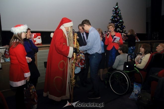 Mikołajkowe spotkanie stowarzyszenia Pomocna Dłoń [04.12.2016] - zdjęcie #11 - eOstroleka.pl