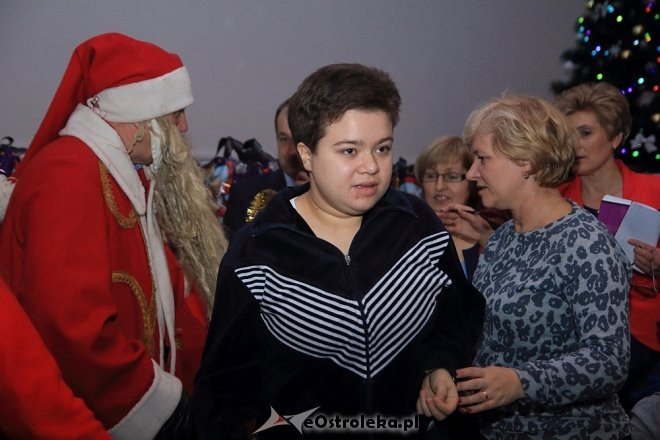 Mikołajkowe spotkanie stowarzyszenia Pomocna Dłoń [04.12.2016] - zdjęcie #9 - eOstroleka.pl