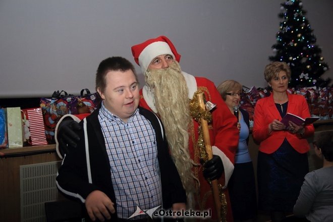 Mikołajkowe spotkanie stowarzyszenia Pomocna Dłoń [04.12.2016] - zdjęcie #8 - eOstroleka.pl