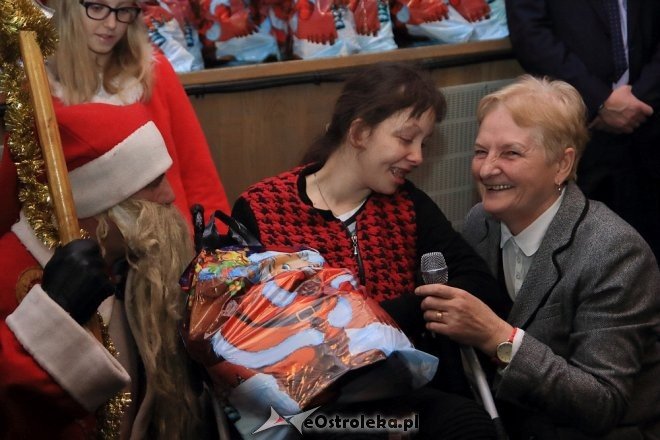 Mikołajkowe spotkanie stowarzyszenia Pomocna Dłoń [04.12.2016] - zdjęcie #4 - eOstroleka.pl