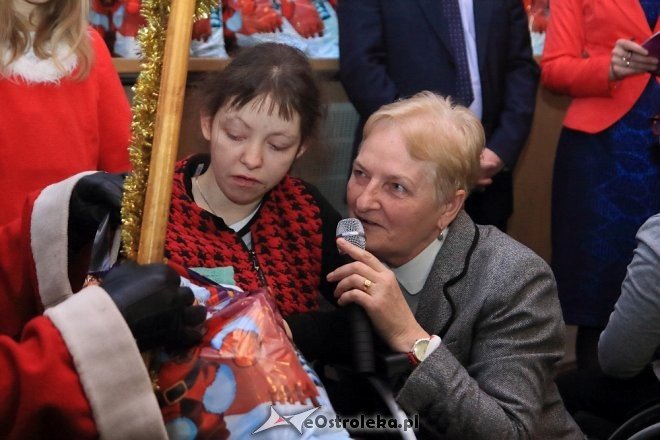 Mikołajkowe spotkanie stowarzyszenia Pomocna Dłoń [04.12.2016] - zdjęcie #3 - eOstroleka.pl