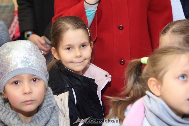 Strojenie choinki w Handlowcu [05.12.2016] - zdjęcie #81 - eOstroleka.pl