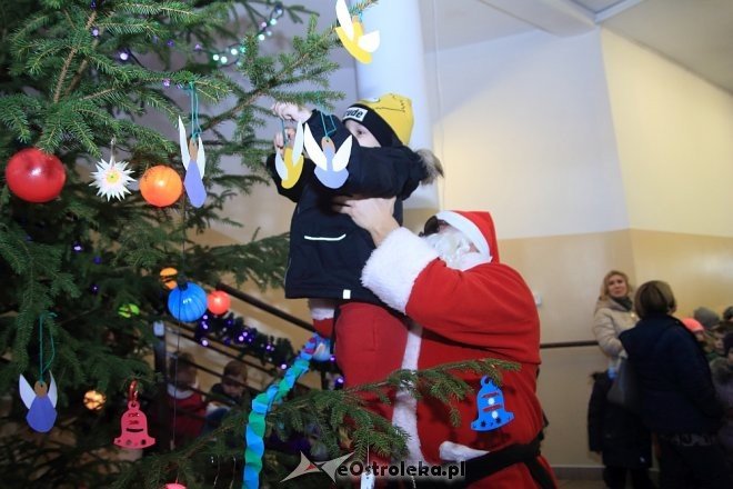 Strojenie choinki w Handlowcu [05.12.2016] - zdjęcie #77 - eOstroleka.pl