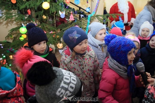 Strojenie choinki w Handlowcu [05.12.2016] - zdjęcie #72 - eOstroleka.pl